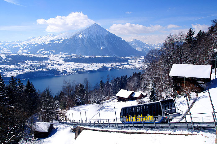 Lake Thun and Niesen / Photo: Fritz Bieri