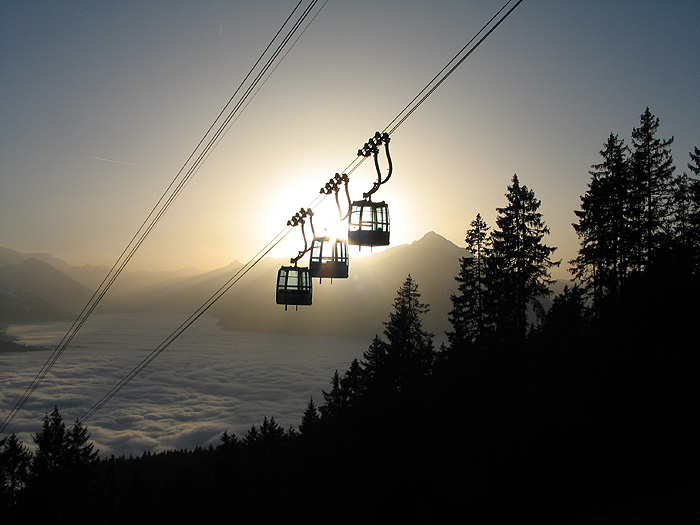 Thick fog above the Lake Thun / Photo: Fritz Bieri