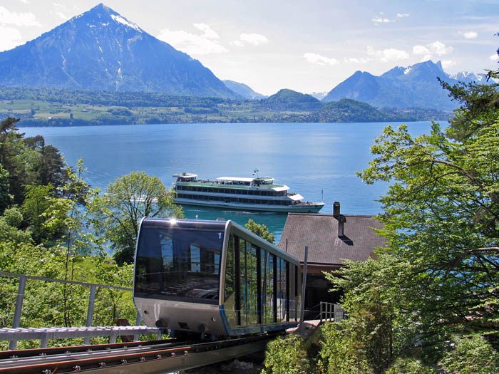 Lake of Thun with Niesen (Photo: Fritz Bieri)