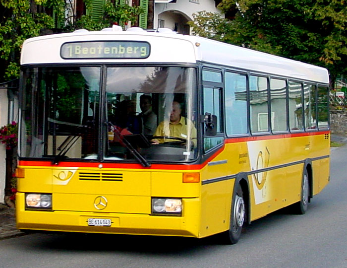 Postauto vor Glückeli / Foto: Heinz Rieder