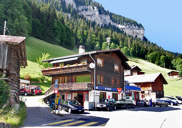 The AD Garage owned by car mechanic Heinrich Grossniklaus / Photo: Heinz Rieder