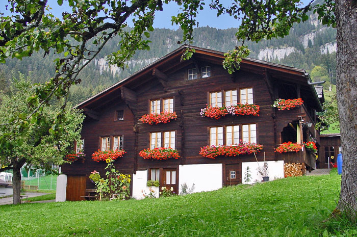Beautiful old wooden Chalets ... / Photo: Heinz Rieder