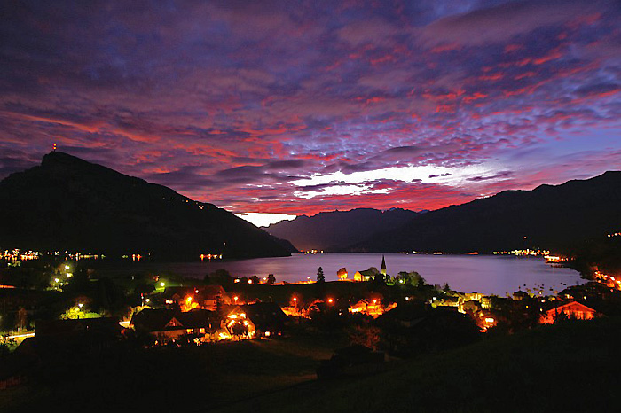 Herbstabend bei Faulensee (Foto: Fritz Bieri)