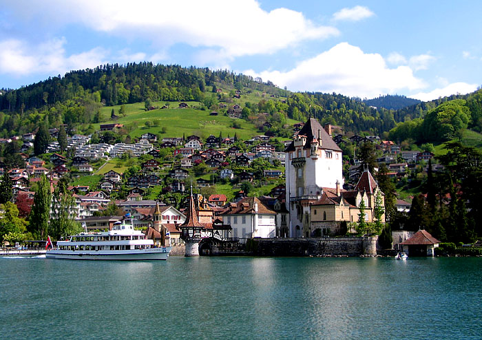 Castle in Oberhofen / Photo: Fritz Bieri