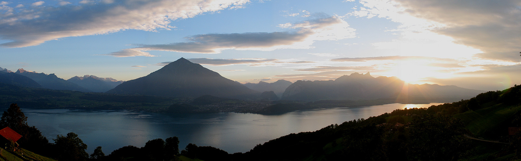 Wiler Sigriswil with Lake Thun, Niesen and Stockhorn / Foto: F.Bieri