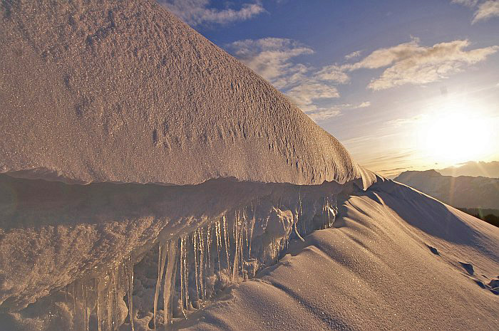 Schneeverwehung mit Eisbildung / Foto: Fritz Bieri