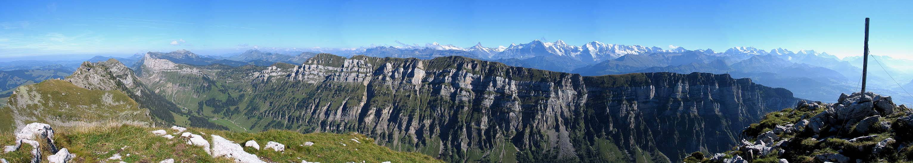 Sigriswiler Rothorn: Sichel, Justistal, Jungfrau and Niederhorn / Foto: F.Bieri