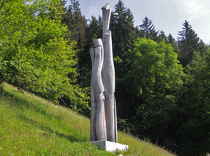 Skulptur Beatus figure on the St Beatus Trail / Photo: Heinz Rieder